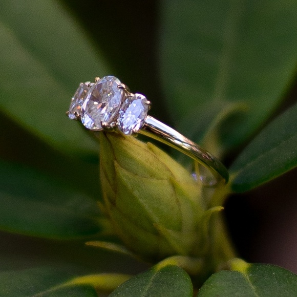 Moissanite Oval Stones Engagement Wedding Ring 14K - Picture 7 of 8